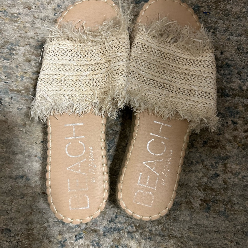 BEACH by Matisse shredded weave platform flip flops in great condition- Sz. 8